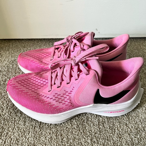 Nike Shoes - Women’s Nike Air Zoom Winflo 6 Sneakers Size 8